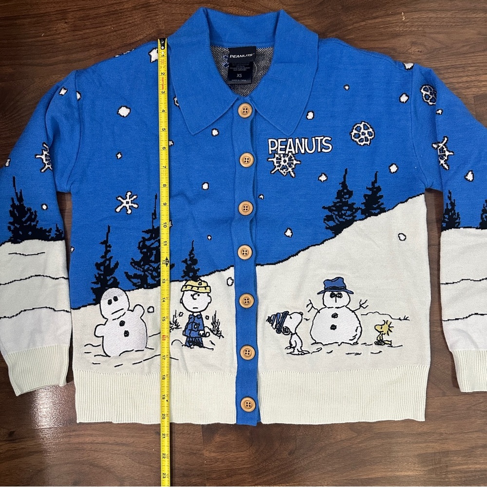 NWT Peanuts Winter Snowy Scene Cardigan - Picture 8 of 9